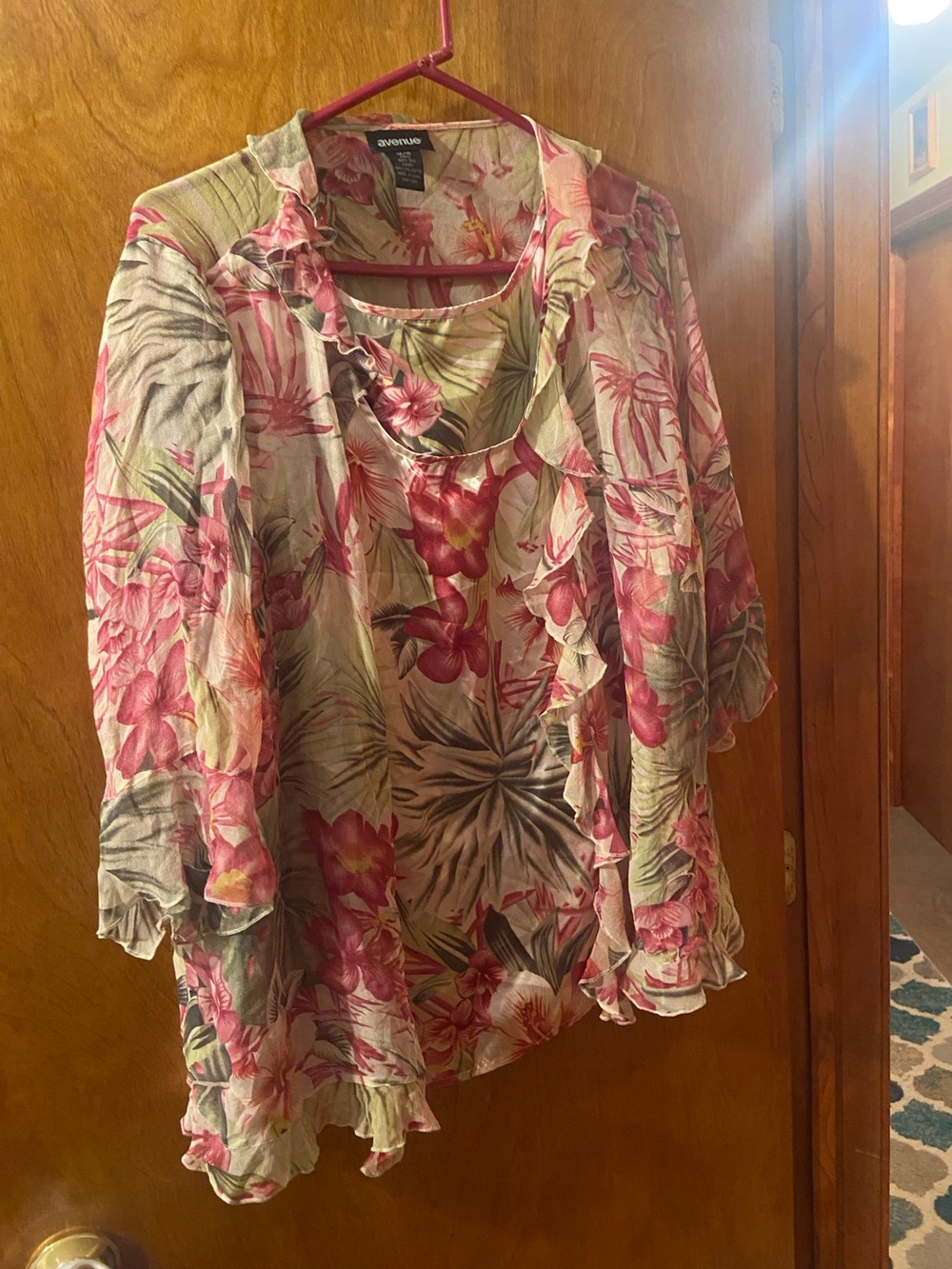 Avenue Pink Floral Ruffle Front Silk Women’s Top Size 14/16